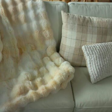 FAUX FUR THROWS